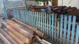 Besi Tua Diduga dari PT. Barito Pacific Ditampung di Desa Malbufa. (Rakyatmu)