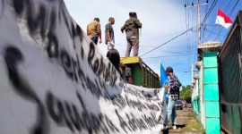 Aksi Demontrasi GMKI Didepan Kantor Bawaslu Provinsi Maluku Utara Mendesak DKPP RI Copot Ardian Yoro Naleng. (Rakyatmu)