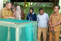 Bidang PPKL DLH Kota Ternate Membuat Kandang Budidaya Maggot. (Rakyatmu)