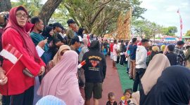 Warga Mendatangi Lokasi Upcara Peringatan HUT RI di Lapangan Ngara Lamo, Kota Ternate. (Rakyatmu)
