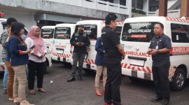 Sembilan Unit Mobil Ambulance Telah Berada di Depan Eks Kantor Wali Kota Ternate. (Rakyatmu)