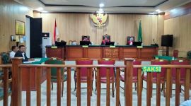Suasana Sidang Perdana Perkara Perbuatan Melawan Hukum oleh Penggugat Iskandar Idrus di Pengadilan Negeri Ternate. (Rakyatmu)