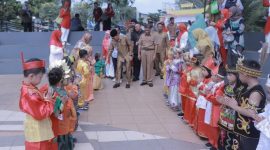 Wali Kota Ternate Bersama Peserta Lomba Seni Tingkat Pelajar. (Rakyatmu)