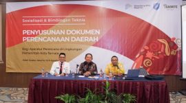 Kepala Bappelitbangda Rizal Marsaoly (Tengah), Sekretaris Bappelitbangda Ronny Aries Setyono (Kemeja Putih) dan Pemateri dari Bappenas (Kemeja Kuning).