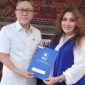 Ketua DPP PAN Zulkifli Hasan Memberikan SK kepada Nabiha Alwy sebagai Ketua DPW PAN Maluku Utara. (Rakyatmu)