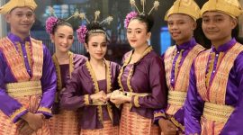 Peserta Tarian Daerah Kabupaten Kepulauan Sula yang Menyambut Tamu Undangan di HUT ke-78 RI. (Istimewa/Rakyatmu)