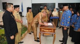 Wali Kota Ternate Mendatangani SK Pengangkatan PPPK. (Humas For Rakyatmu)