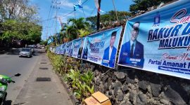 Spanduk Ucapan Mensukseskan Rakor DPW PAN Maluku Utara yang Dipasang di Talud Hotel Sahid Bela Ternate. (Rakyatmu)