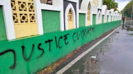 Dinding Masjid Raya Al-Munawwar Ternate Dijadikan Objek Aksi Vandalisme. (Rakyatmu)
