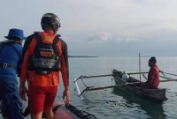 Tim SAR saat Temukan Mahmur Songa Disekitaran Pulau Army Dock, Kabupaten Pulau Morotai. (Dok. Tim SAR for Rakyatmu)