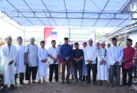 Wakil Wali Kota Tidore Kepulauan Muhammad Sinen (Tengah) Bersama Panitia Usai Peletakan Batu Pertama Masjid Nurul Yaqin. (Dok. Humas Pemkot Tidore for Rakyatmu)