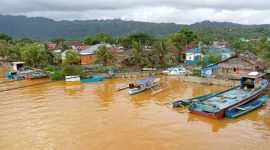 Warna coklat Sungai Sagea, Halmahera Tengah yang diduga tercemar akibat aktivitas perusahaan tambang . (Dok. Adlun Fiqri for Rakyatmu)