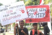 Aksi Penolakan Perusahaan Tambang di Desa Kou, Kabupaten Kepulauan Sula. (Rakyatmu)