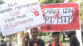Aksi Penolakan Perusahaan Tambang di Desa Kou, Kabupaten Kepulauan Sula. (Rakyatmu)