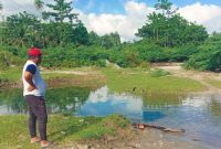 Ketua Komisi III DPRD Kabupaten Kepulauan Sula, M. Natsir Sangadji saat Tinjau ke Lokasi Pembangunan Ruas Jalan Kou - Kawata. (Rakyatmu)