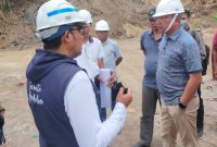 Wali Kota Ternate bersama Kepala Dinas PUPR Monitoring Pekerjaan Dermaga Hiri. (Rakyatmu)