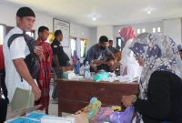Khitanan Massal di Kantor Desa Kawalo. (Rakyatmu)
