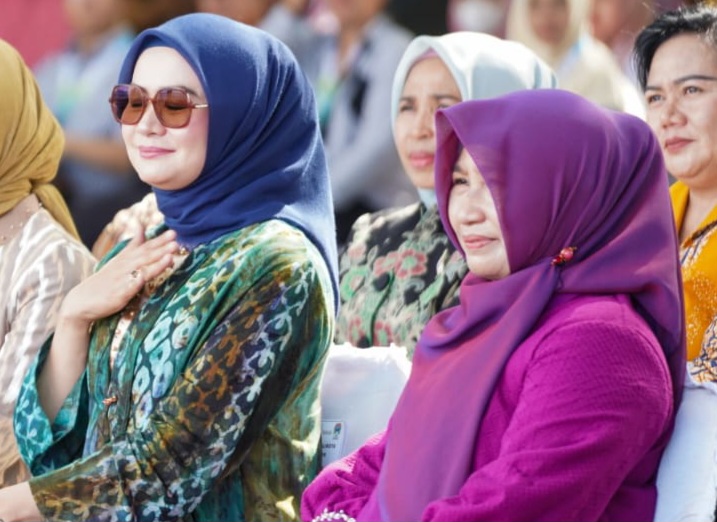 Istri Wali Kota Bogor Yane Ardian Bima Arya (Kanan) dan Istri Wali Kota Ternate, Marliza M. Tauhid. (Ko Edo for Rakyatmu)