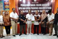 Pengurus DPD Partai Gerindra Maluku Utara Ketika Penyampaian Pencermatan DCT di KPU. (Rakyatmu)