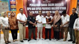 Pengurus DPD Partai Gerindra Maluku Utara Ketika Penyampaian Pencermatan DCT di KPU. (Rakyatmu)