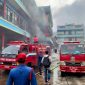 Proses Pemadaman Kebakaran di Salah Satu Gudang CFC di Kelurahan Santiong Kota Ternate pada Minggu, 2 April 2023. (Rakyatmu)