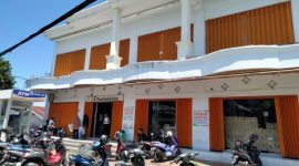 Swalayan Dua Sekawan Ternate. (Rakyatmu)