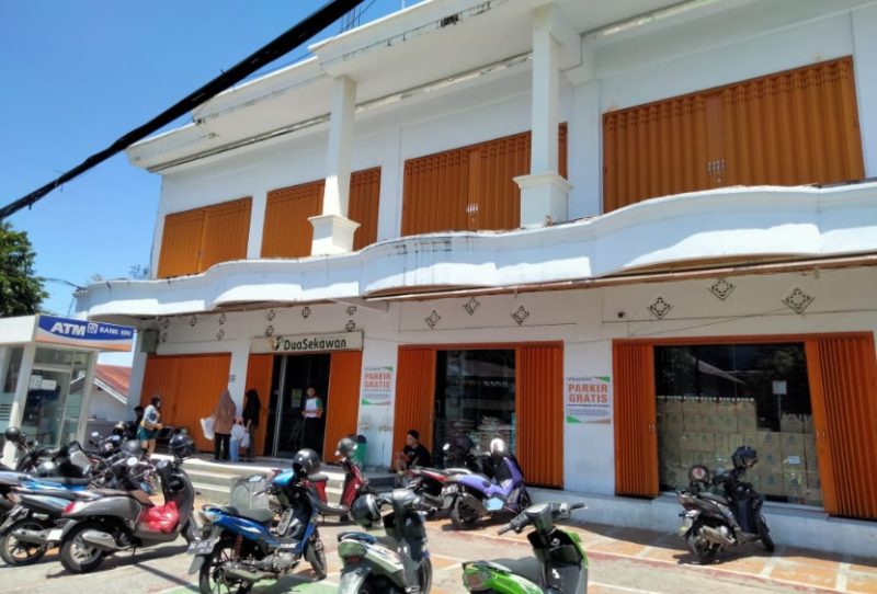Swalayan Dua Sekawan Ternate. (Rakyatmu)