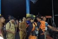 Penumpang Dievakuasi di Pelabuhan Semut, Mangga Dua Ternate. (Basarnas for Rakyatmu)