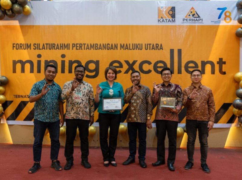 Katam dan Perhapi Beri Penghargaan Sosial dan Lingkungan kepada Harita Nickel. (Istimewa/Rakyatmu)