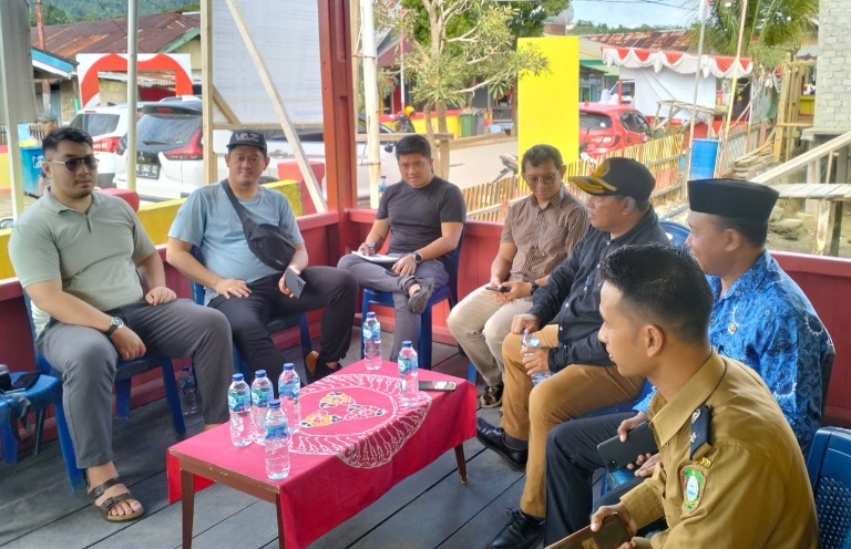Tim Survei bersama Pemerintah Daerah Bahas Potensi Pertanian dan Kelauatan di Kepulauan Sula. (Rakyatmu)