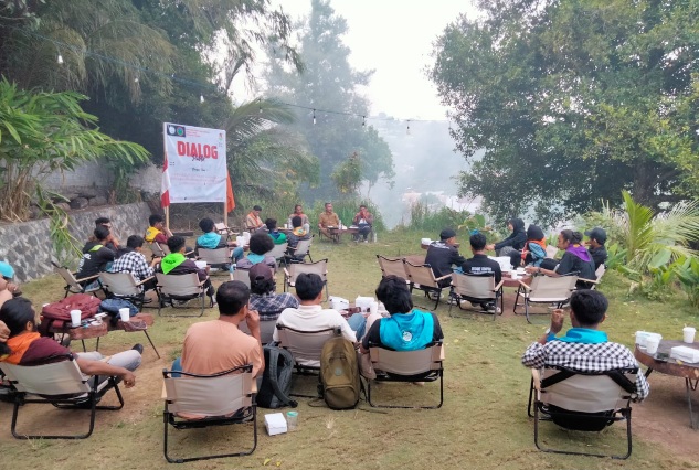 Suasana Diskusi Publik yang Diinisiasi Arsipala Universitas Khairun Ternate. (Rakyatmu)