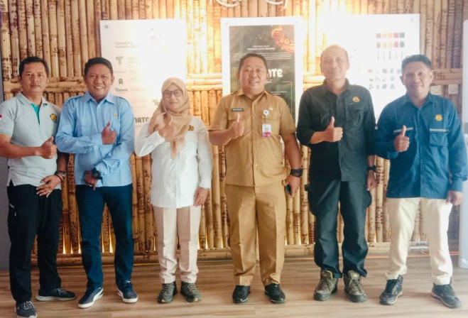 Tim Peneliti Gempa dan Tsunami Badan Geologi Kementerian ESDM Melakukan Pertemuan dengan Bappelitbangda Kota Ternate. (Rakyatmu)