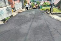 Proses Perbaikan Jalan Hotmix di Kelurahan Kalumata. (Rakyatmu)