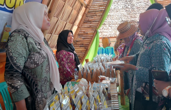 Abon Sayur Lilin di Lomba Stand UP2K HKG PKK Ke-51. (Rakyatmu)