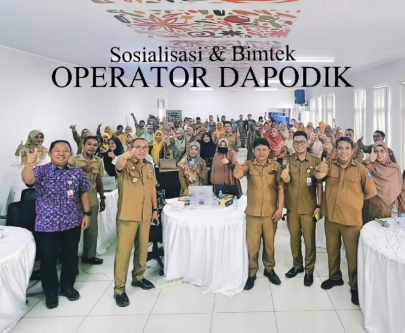 Sosialisasi dan Bimtek Operator Dapodik di Kantor Bappelitbangda Kota Ternate. (FB Rizal Marsaoly for Rakyatmu)