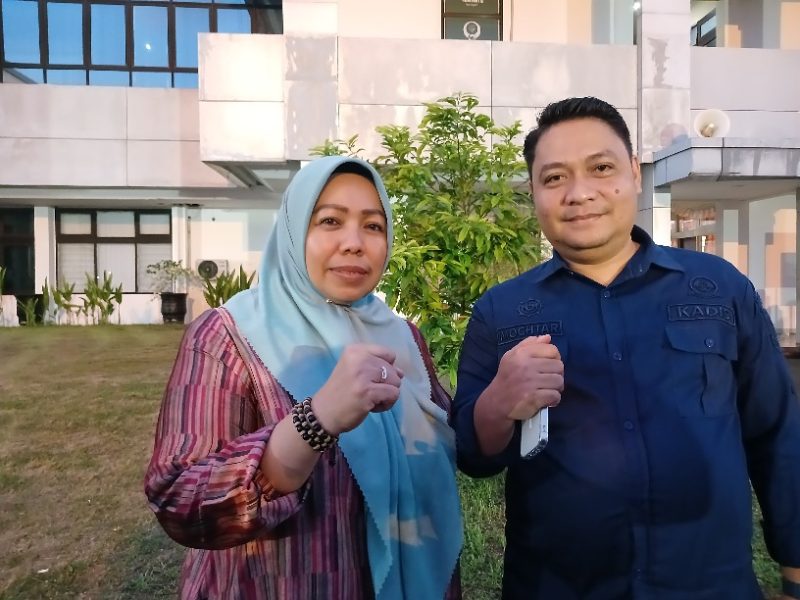 Ketua Panitia HAJAT dr. Fathiyah Suma dan Sekretaris Panitia, Mochtar Hasyim. (Rakyatmu)