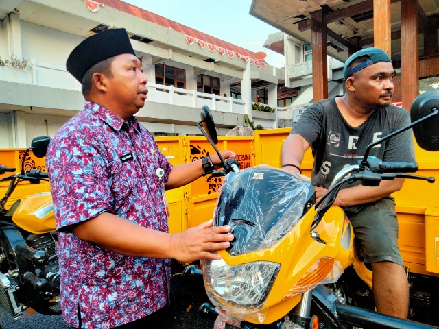 Armada Sampah Roda Tiga telah Distribusi ke Setiap Kelurahan. (Rakyatmu)