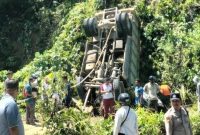 Mobil Truk Menabrak Tebing Desa Fidi Jaya, Kabupaten Halmahera Tengah. (Alwan for Rakyatmu)