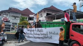 LPP-Tipikor Gelar Aksi di Depan Kejati Terkait Dugaan Kasus Korupsi di Kemenag Maluku Utara dan Halmahera Selatan. (Rakyatmu)