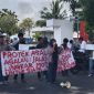 HPPMMK Gelar Aksi Unjuk Rasa di Depan Kantor Wali Kota Ternate. (Rakyatmu)