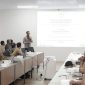 Pengelola KSM TPS 3R Mulyoagung Bersatu Kabupaten Malang saat Menyampaikan Materi Bimtek Terkait Penanganan Sampah di Kantor Bappelitbangda Kota Ternate. (Ewin for Rakyatmu)