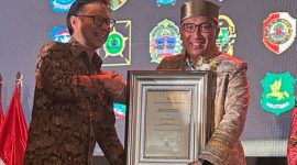 Wali Kota Ternate M. Tauhid Soleman Terima Penghargaan Swasti Saba Padapa dari Menteri Kesehatan Republik Indonesia. (Humas For Rakyatmu)