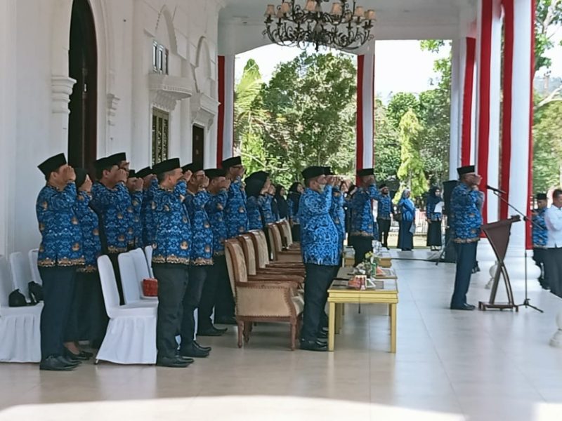 Suasana Upacara Korpri ke-52 di Halaman Istana Daerah. (Rakyatmu)