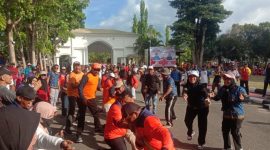 Lomba Tarik Tambang dalam Rangka Peringati Hari Korpri ke-52. (Rakyatmu)