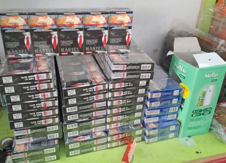 Rokok Ilegal yang Beredar di Warung–warung Kabupaten Halmahera Utara. (Rakyatmu)