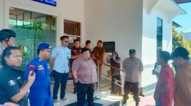 Kepala Kejari Kepulauan Sula Immanuel Richendryhot saat Hearing dengan Massa Aksi. (Rakyatmu)