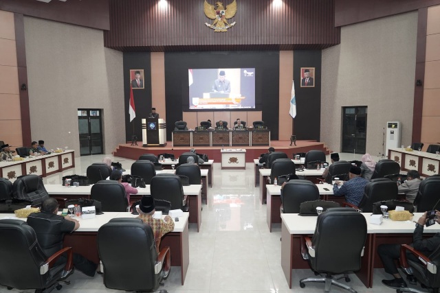 Rapat Paripurna ke 20 masa sidang ke III Tentang Pengesahan RAPBD Tahun Anggaran 2024. (Istimewa/Rakyatmu)
