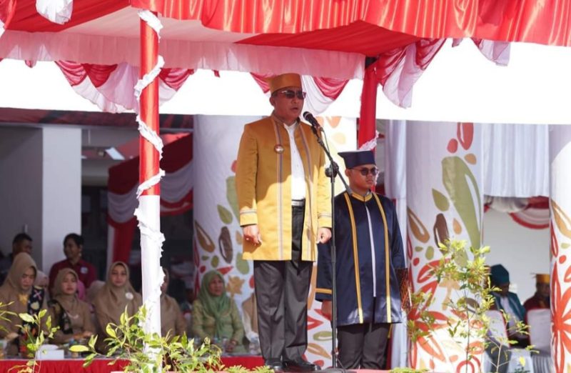 Wali Kota Ternate, M. Tauhid Soleman pada Upacara Hari Jadi Ternate ke-773 di Halaman Kantor Wali Kota. (Ko Edo)