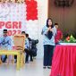 Bupati Kepulauan Sula Memberi Sambutan di HUT PGRI. (Rakyatmu)