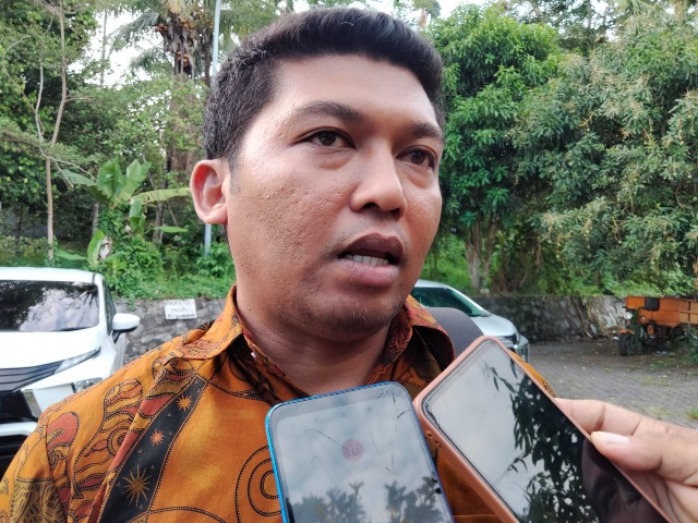 Ketua Bawaslu Kota Ternate Kifli Sahlan. (Rakyatmu)